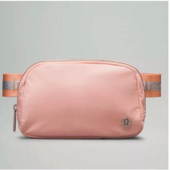 BNWT = RARE LULULEMON EVERYWHERE BELT BAG - PINK MIST / SILVER / WHITE OPAL - Picture 1 of 7